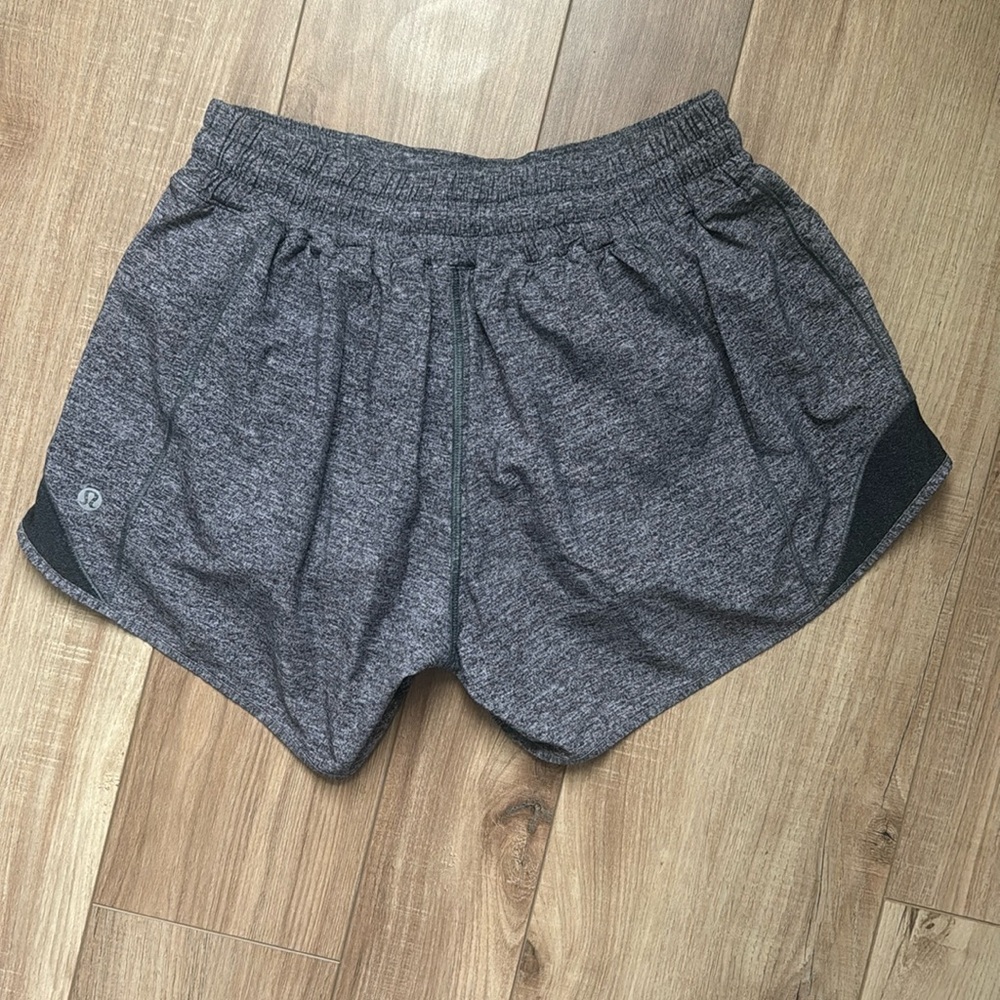 Lululemon grey high rise Hotty Hot short size 6 4” inseam